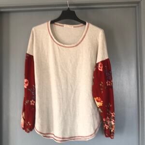 Women's Cream Twenty Second Scoop Neck Pullover Top Red Floral Sleeves sz Medium